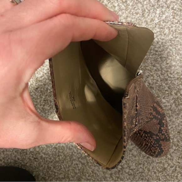 Ann Taylor Talulah Embossed Ankle Boots Size 9 Snakeskin Like Croc Print Booties - Picture 7 of 9